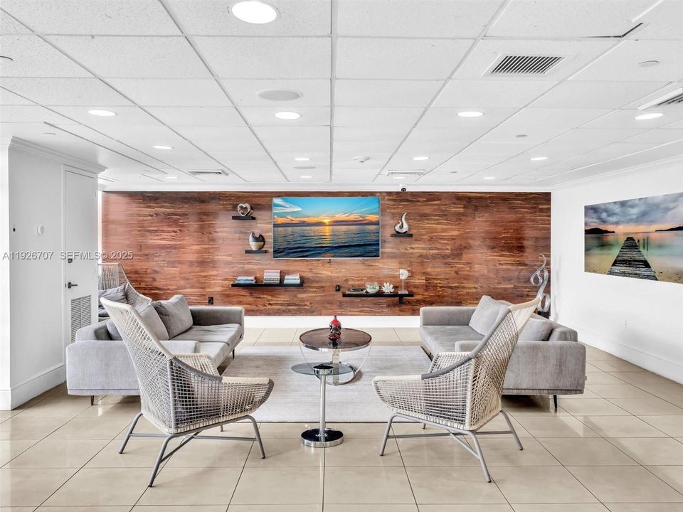 В аренду: $5,900 (1 спален, 1 ванн, 746 Квадратных фут)