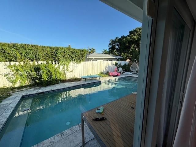 出租: $7,250 (3 贝兹, 2 浴室, 1692 平方英尺)