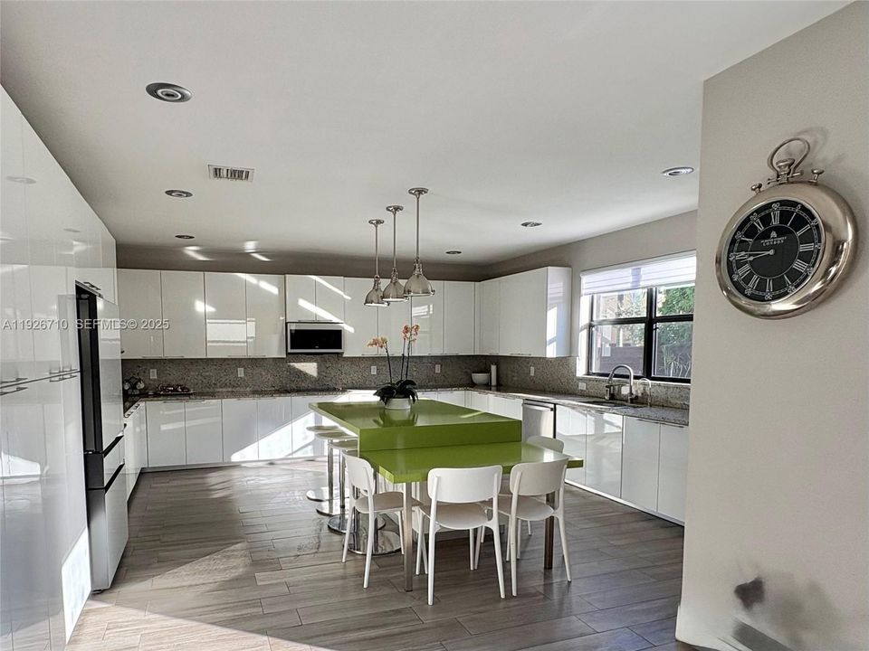 For Sale: $1,499,000 (5 beds, 5 baths, 4159 Square Feet)