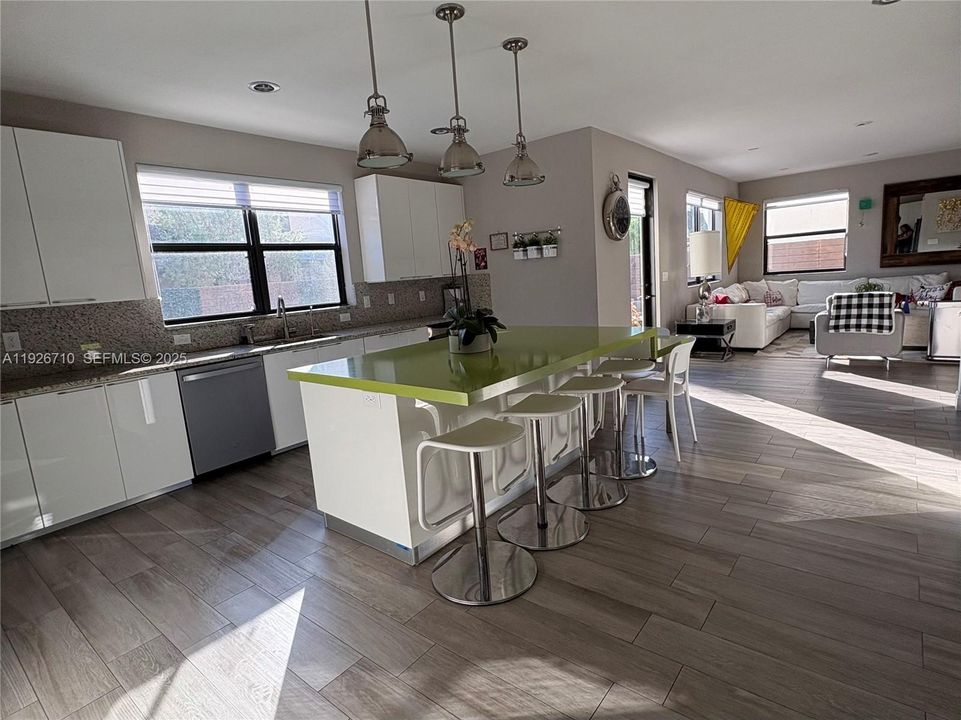 For Sale: $1,499,000 (5 beds, 5 baths, 4159 Square Feet)