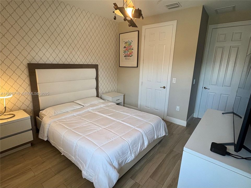 For Sale: $1,499,000 (5 beds, 5 baths, 4159 Square Feet)