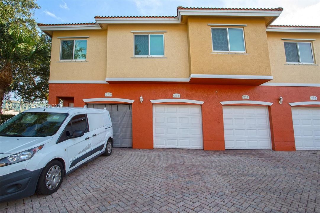 For Sale: $355,000 (3 beds, 2 baths, 1182 Square Feet)