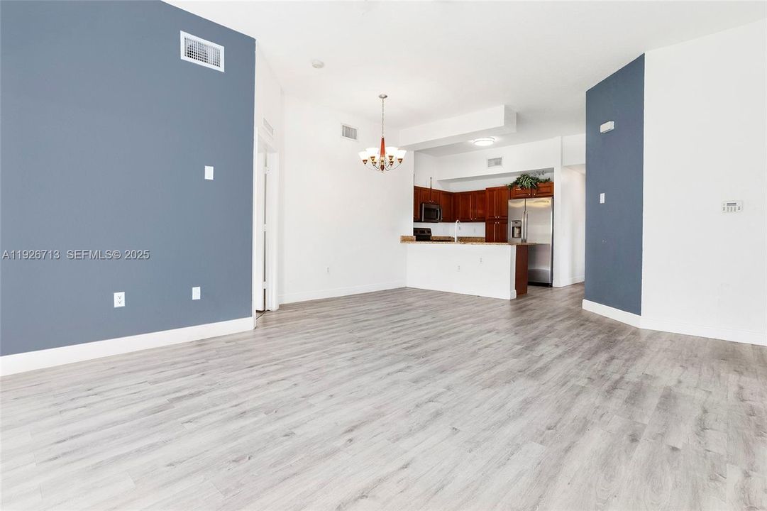 For Sale: $355,000 (3 beds, 2 baths, 1182 Square Feet)