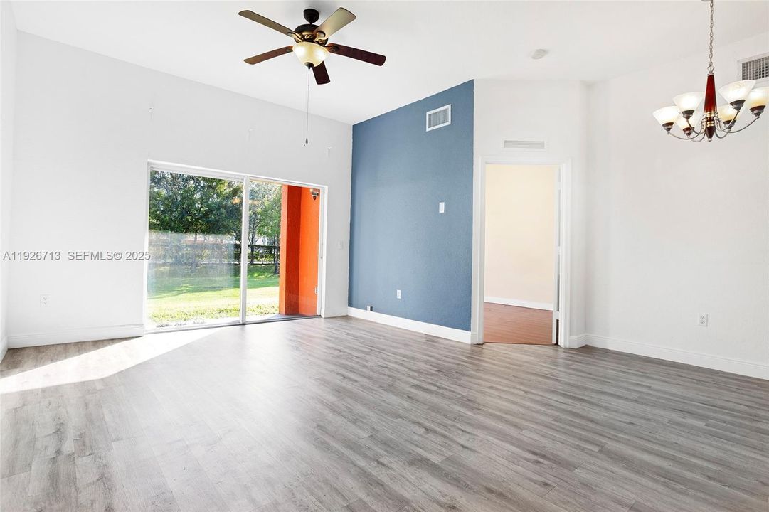 For Sale: $355,000 (3 beds, 2 baths, 1182 Square Feet)