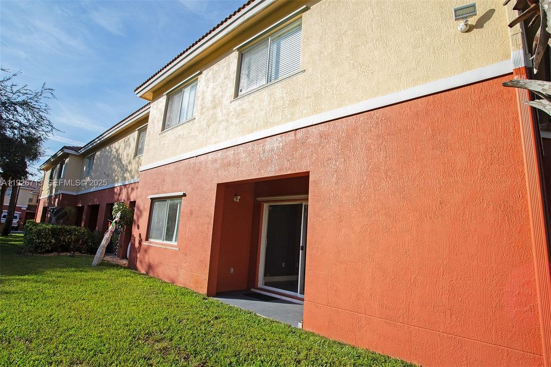 For Sale: $355,000 (3 beds, 2 baths, 1182 Square Feet)