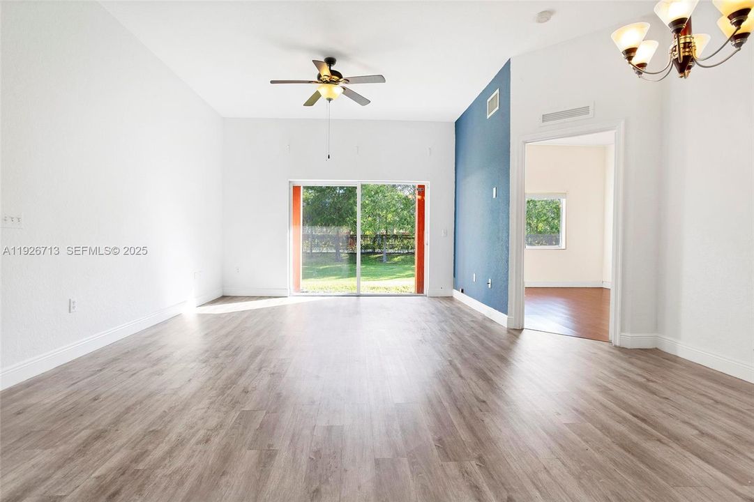 For Sale: $355,000 (3 beds, 2 baths, 1182 Square Feet)
