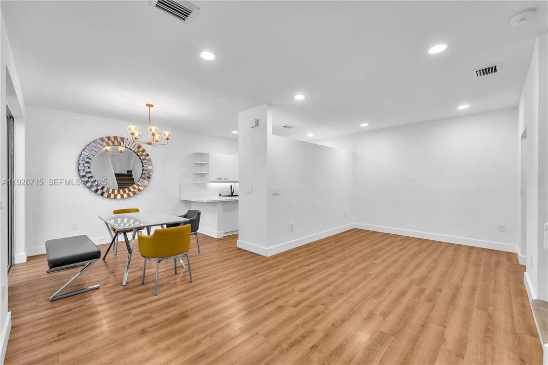 For Rent: $3,800 (3 beds, 2 baths, 1748 Square Feet)