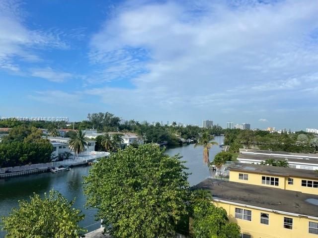 For Rent: $2,550 (2 beds, 2 baths, 1058 Square Feet)