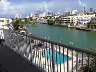 For Rent: $2,550 (2 beds, 2 baths, 1058 Square Feet)