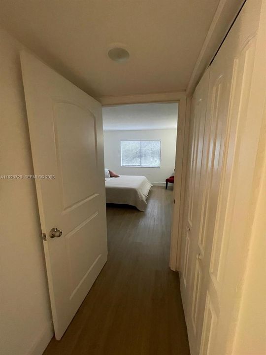 На продажу: $340,000 (2 спален, 2 ванн, 1231 Квадратных фут)