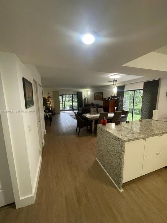 На продажу: $340,000 (2 спален, 2 ванн, 1231 Квадратных фут)