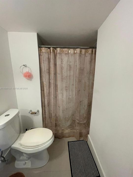 На продажу: $340,000 (2 спален, 2 ванн, 1231 Квадратных фут)