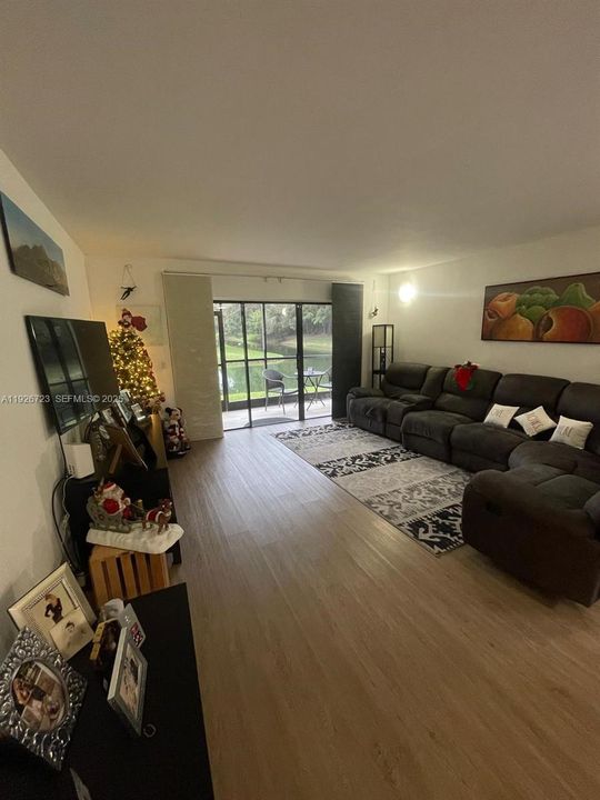 На продажу: $340,000 (2 спален, 2 ванн, 1231 Квадратных фут)