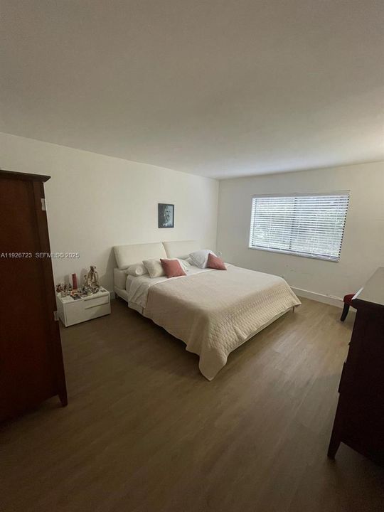 На продажу: $340,000 (2 спален, 2 ванн, 1231 Квадратных фут)