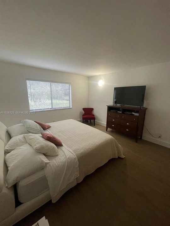 На продажу: $340,000 (2 спален, 2 ванн, 1231 Квадратных фут)