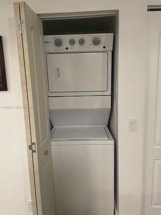 На продажу: $340,000 (2 спален, 2 ванн, 1231 Квадратных фут)