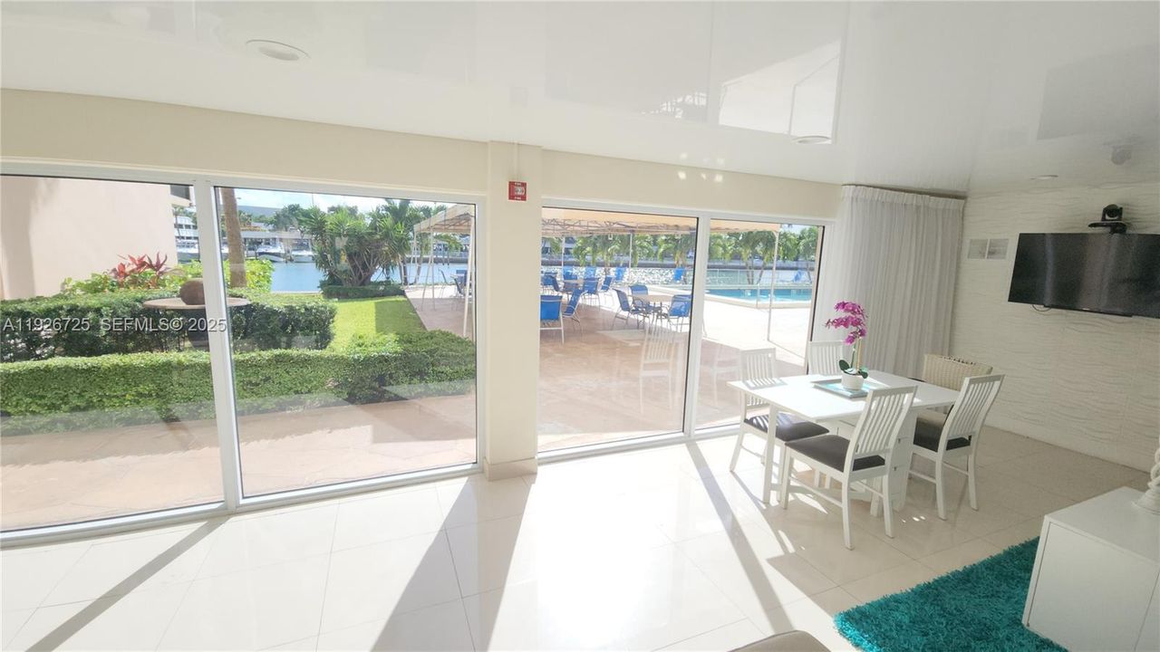 出租: $2,750 (2 贝兹, 2 浴室, 858 平方英尺)