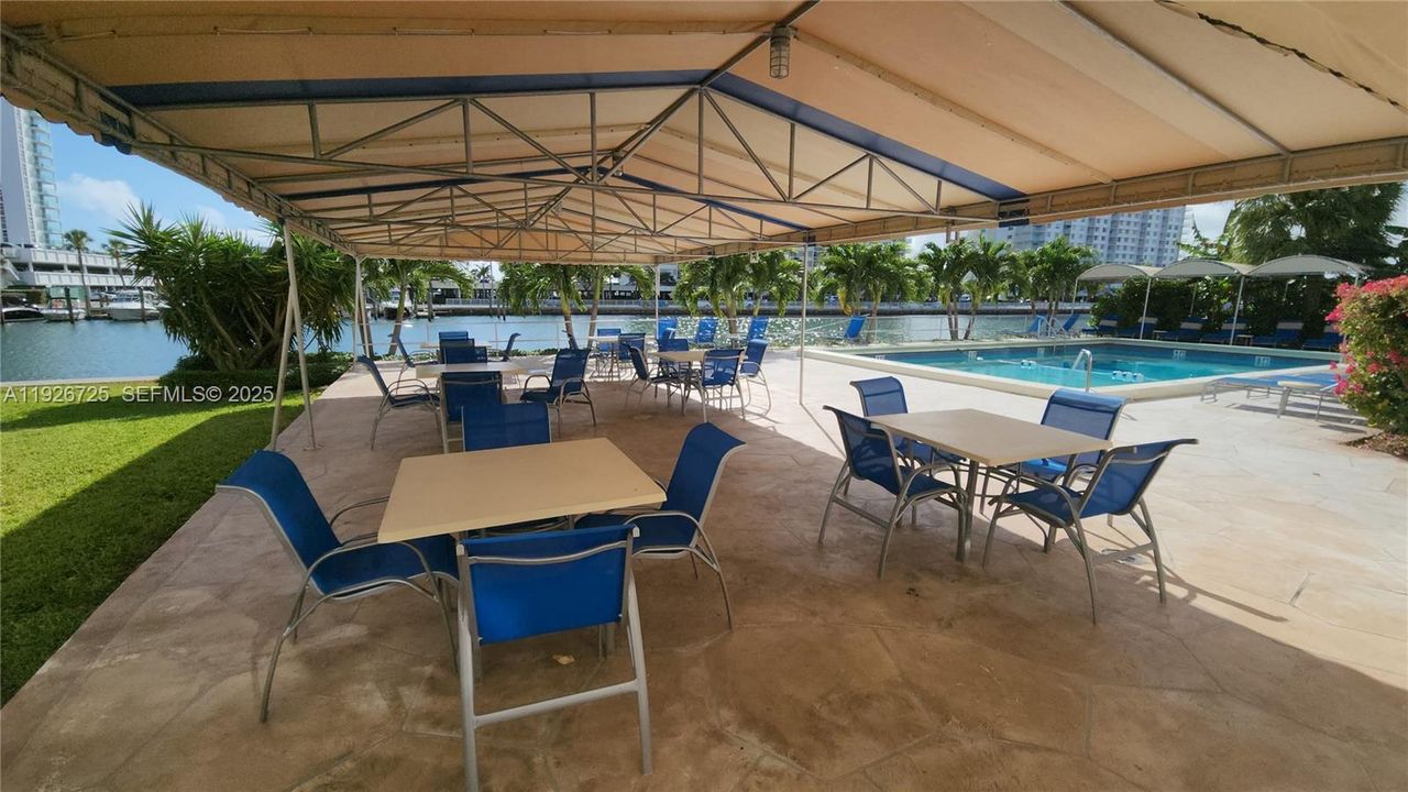 出租: $2,750 (2 贝兹, 2 浴室, 858 平方英尺)