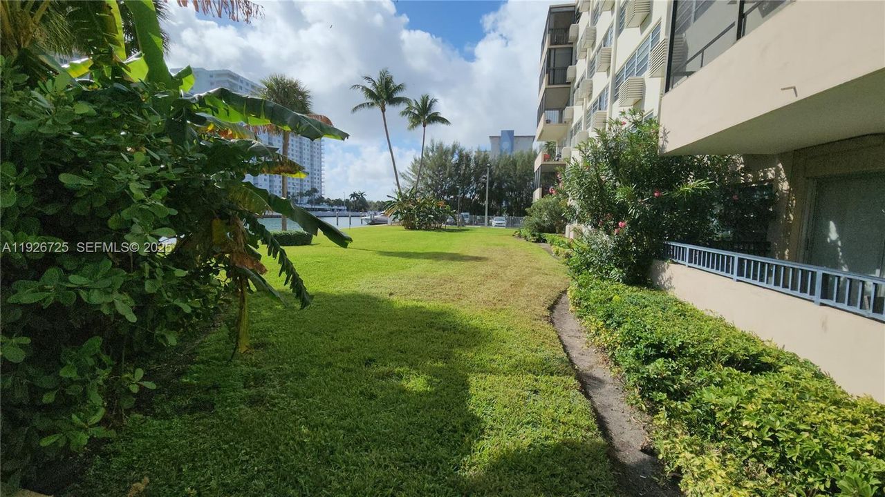 出租: $2,750 (2 贝兹, 2 浴室, 858 平方英尺)