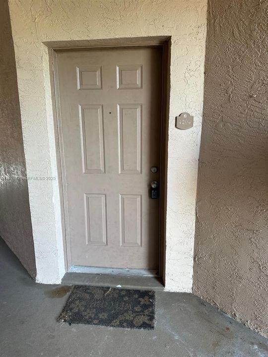 For Sale: $220,000 (1 beds, 1 baths, 805 Square Feet)