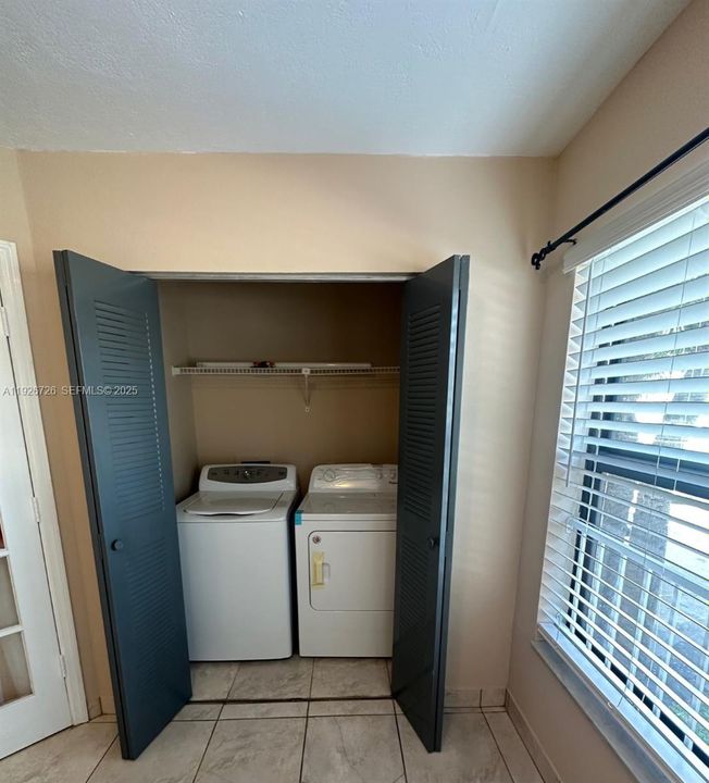 For Sale: $220,000 (1 beds, 1 baths, 805 Square Feet)