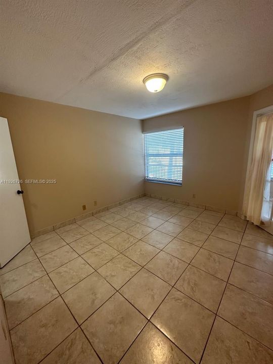 For Sale: $220,000 (1 beds, 1 baths, 805 Square Feet)