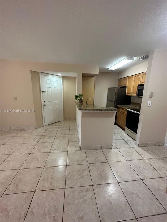 For Sale: $220,000 (1 beds, 1 baths, 805 Square Feet)