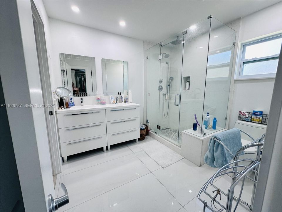 For Sale: $2,250,000 (4 beds, 3 baths, 3175 Square Feet)