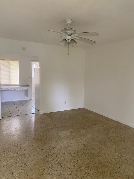 出租: $2,250 (2 贝兹, 1 浴室, 950 平方英尺)