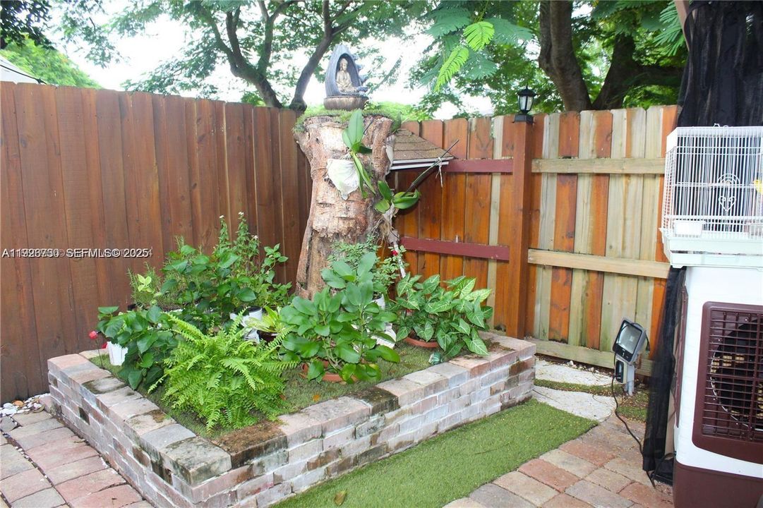 For Sale: $450,000 (3 beds, 2 baths, 1380 Square Feet)