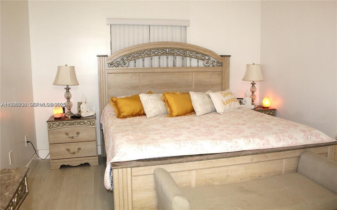 For Sale: $450,000 (3 beds, 2 baths, 1380 Square Feet)