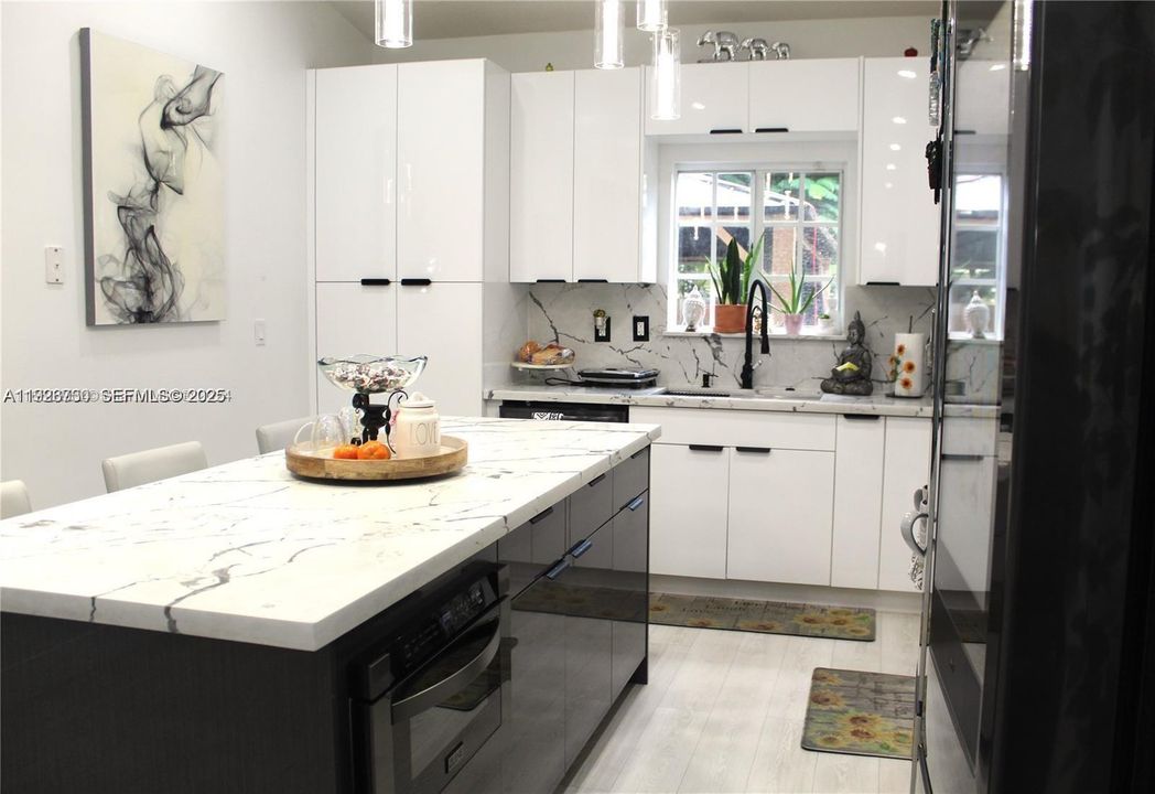 For Sale: $450,000 (3 beds, 2 baths, 1380 Square Feet)