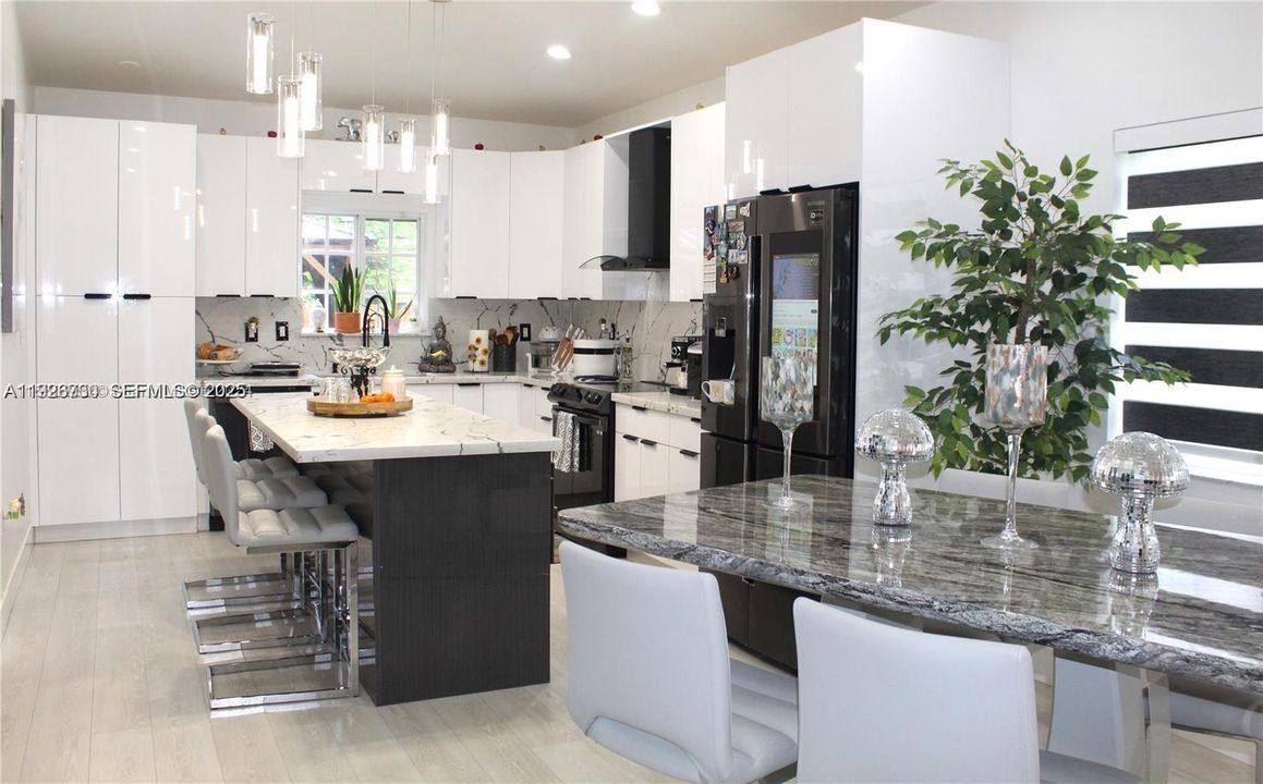 For Sale: $450,000 (3 beds, 2 baths, 1380 Square Feet)