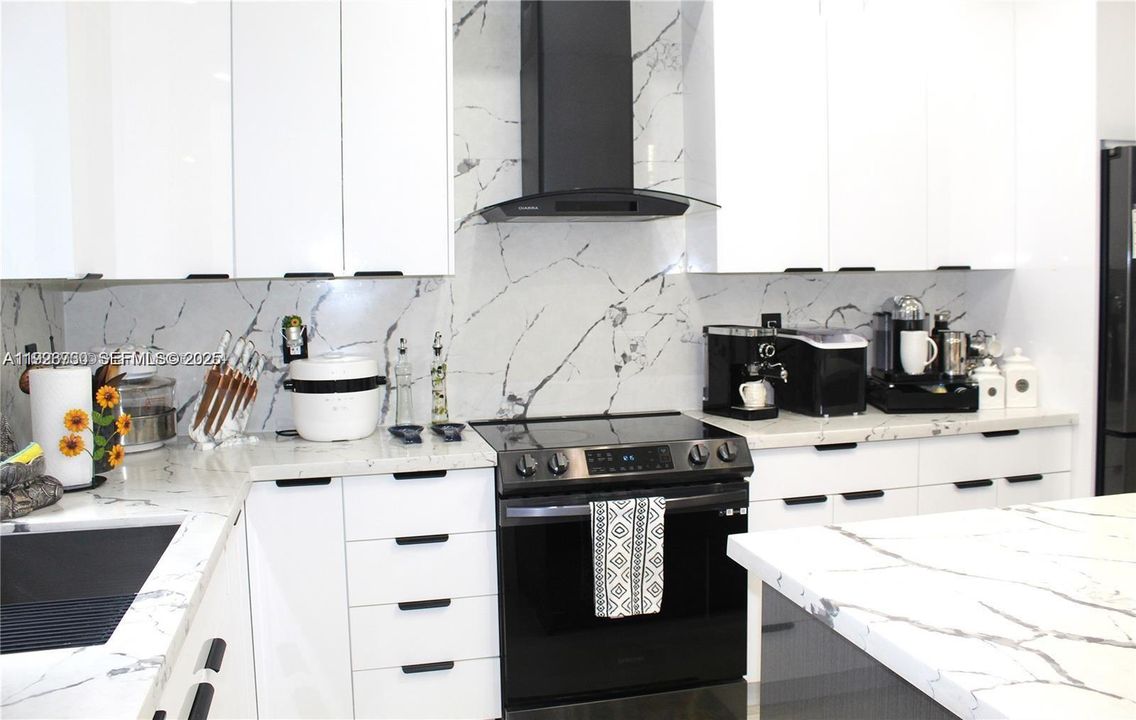 For Sale: $450,000 (3 beds, 2 baths, 1380 Square Feet)