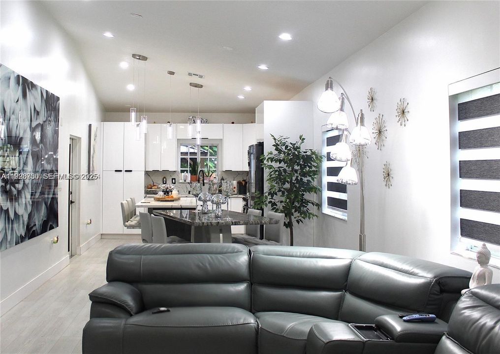 For Sale: $450,000 (3 beds, 2 baths, 1380 Square Feet)