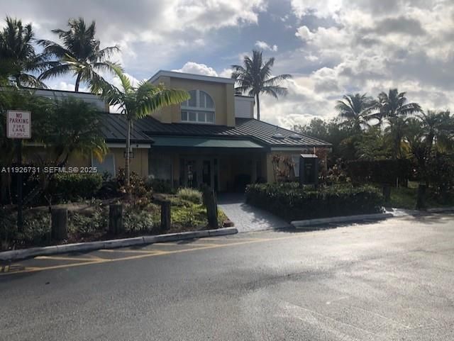 待售: $200,000 (1 贝兹, 1 浴室, 630 平方英尺)