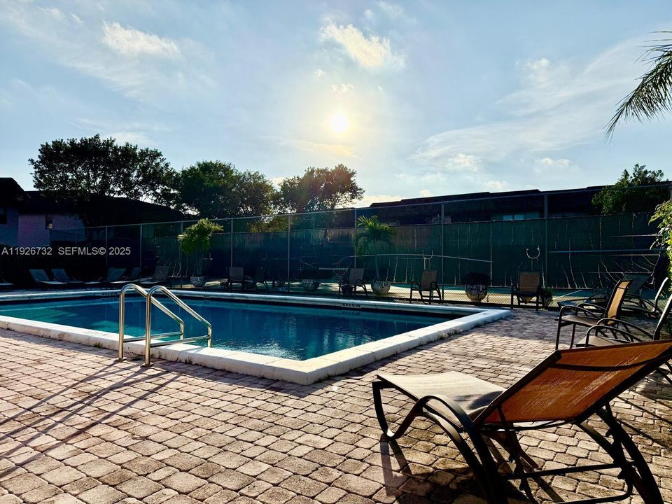 На продажу: $265,000 (2 спален, 2 ванн, 806 Квадратных фут)