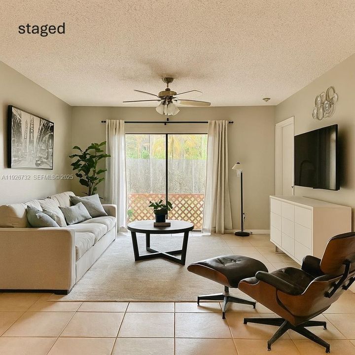 На продажу: $265,000 (2 спален, 2 ванн, 806 Квадратных фут)