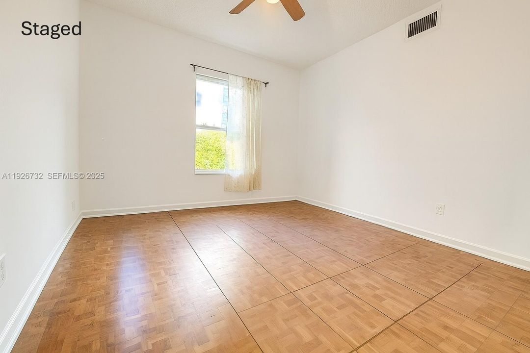 На продажу: $265,000 (2 спален, 2 ванн, 806 Квадратных фут)