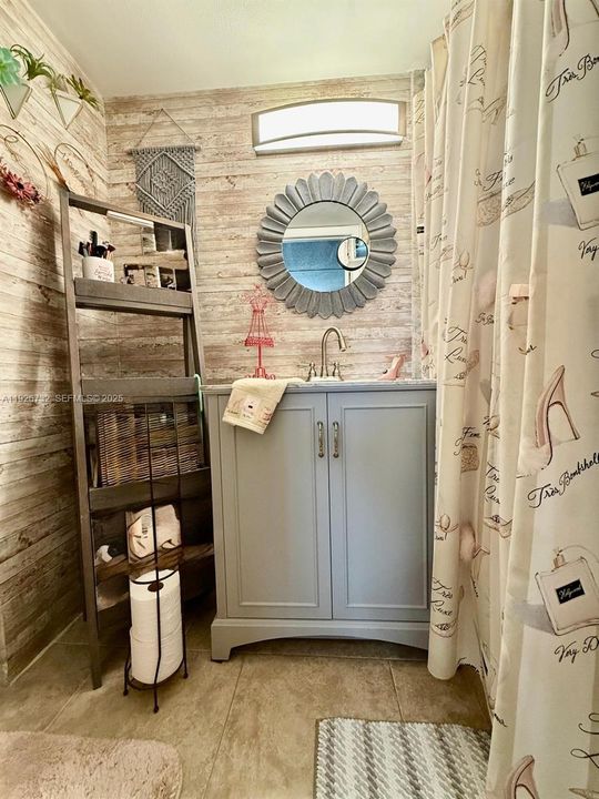 На продажу: $265,000 (2 спален, 2 ванн, 806 Квадратных фут)