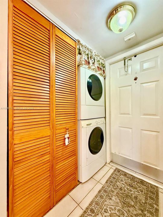 На продажу: $265,000 (2 спален, 2 ванн, 806 Квадратных фут)