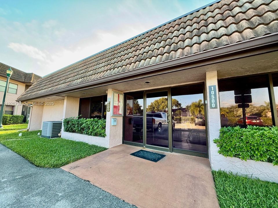 На продажу: $265,000 (2 спален, 2 ванн, 806 Квадратных фут)