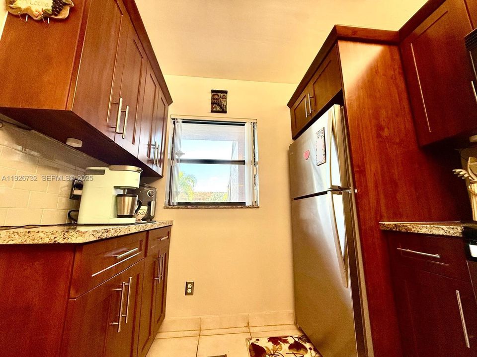 На продажу: $265,000 (2 спален, 2 ванн, 806 Квадратных фут)