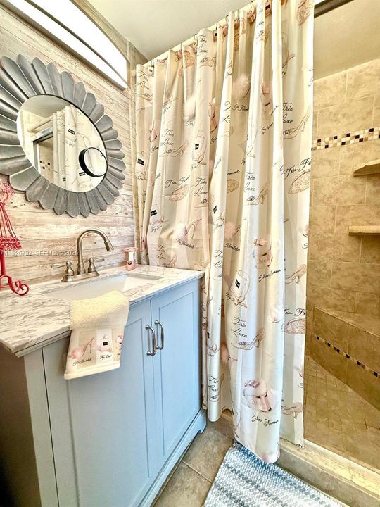 На продажу: $265,000 (2 спален, 2 ванн, 806 Квадратных фут)