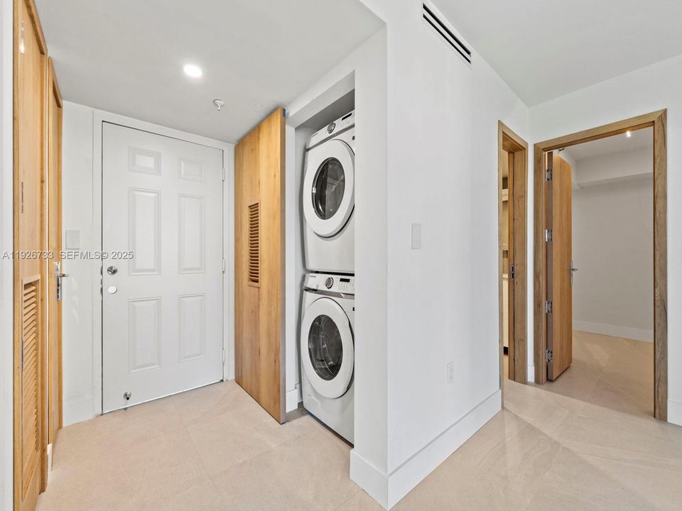 出租: $3,100 (3 贝兹, 2 浴室, 1020 平方英尺)