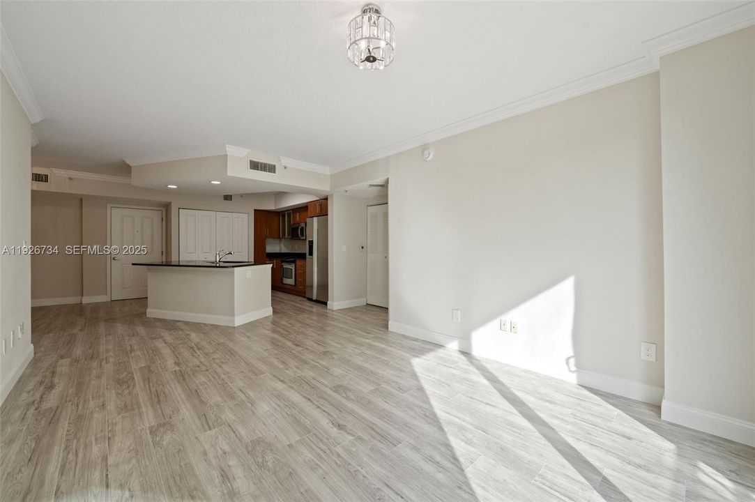 For Sale: $560,000 (2 beds, 2 baths, 1144 Square Feet)