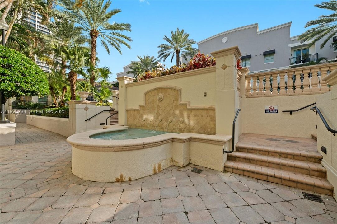 For Sale: $560,000 (2 beds, 2 baths, 1144 Square Feet)