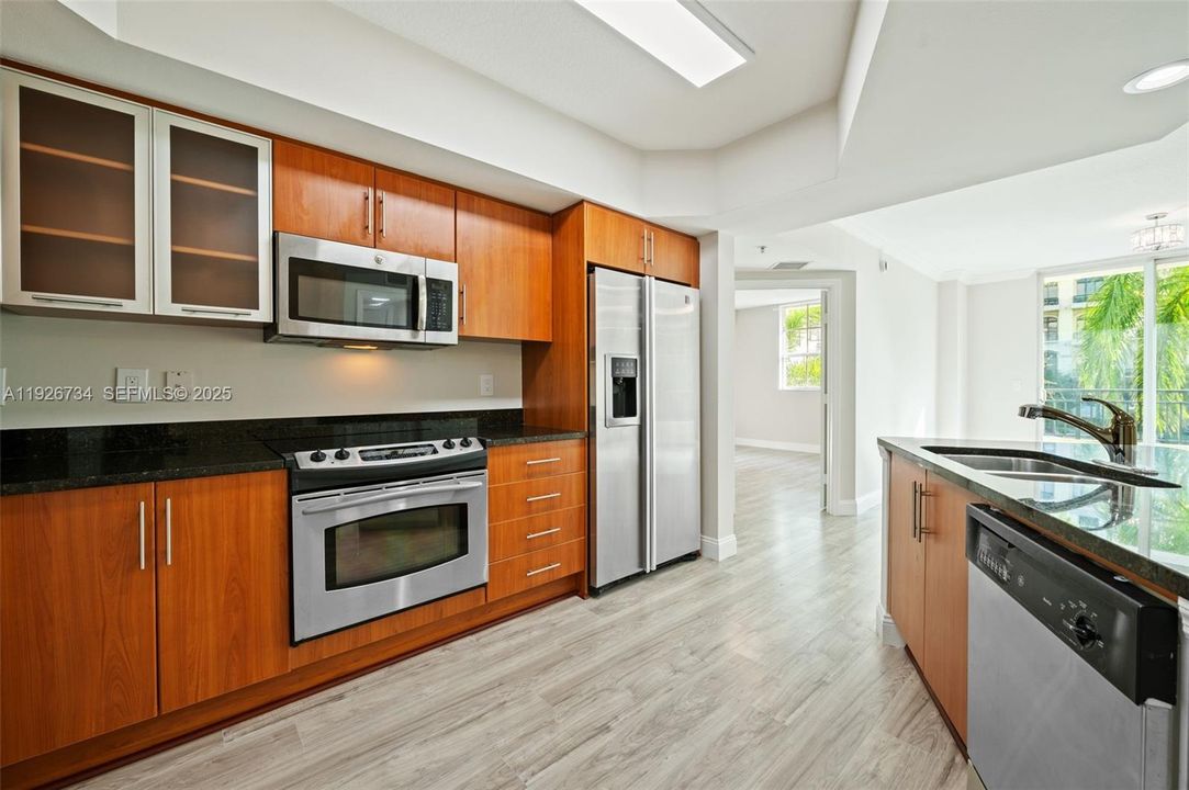 For Sale: $560,000 (2 beds, 2 baths, 1144 Square Feet)