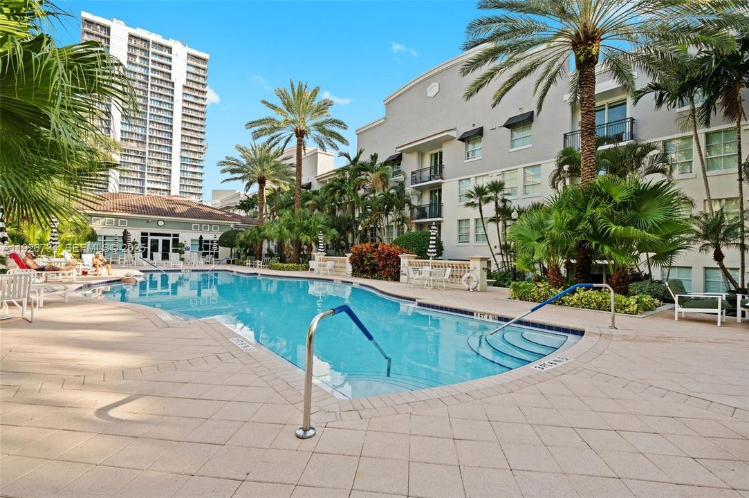 For Sale: $560,000 (2 beds, 2 baths, 1144 Square Feet)