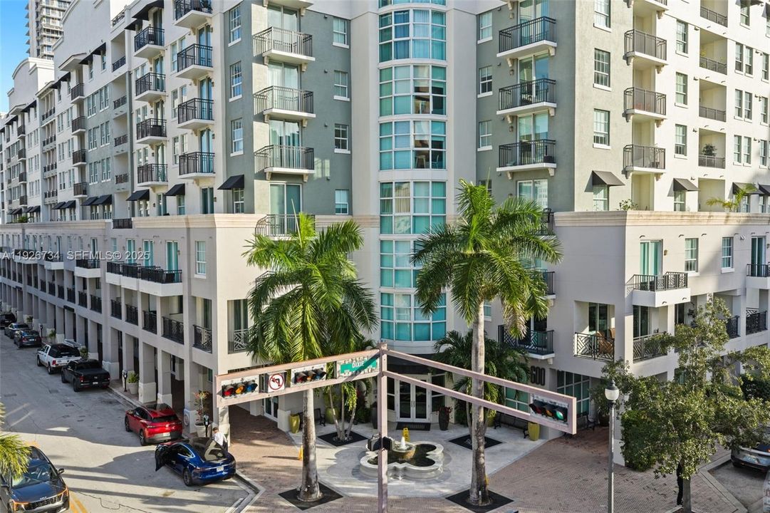 For Sale: $560,000 (2 beds, 2 baths, 1144 Square Feet)